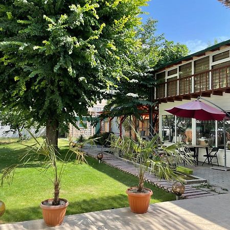 Eco House Hotel Osh Buitenkant foto