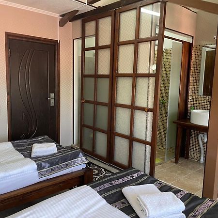 Eco House Hotel Osh Buitenkant foto