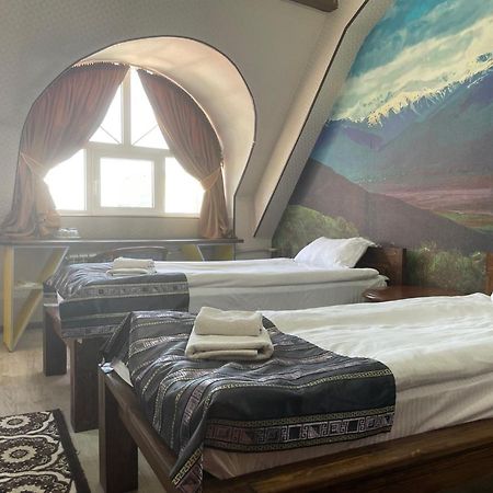 Eco House Hotel Osh Buitenkant foto