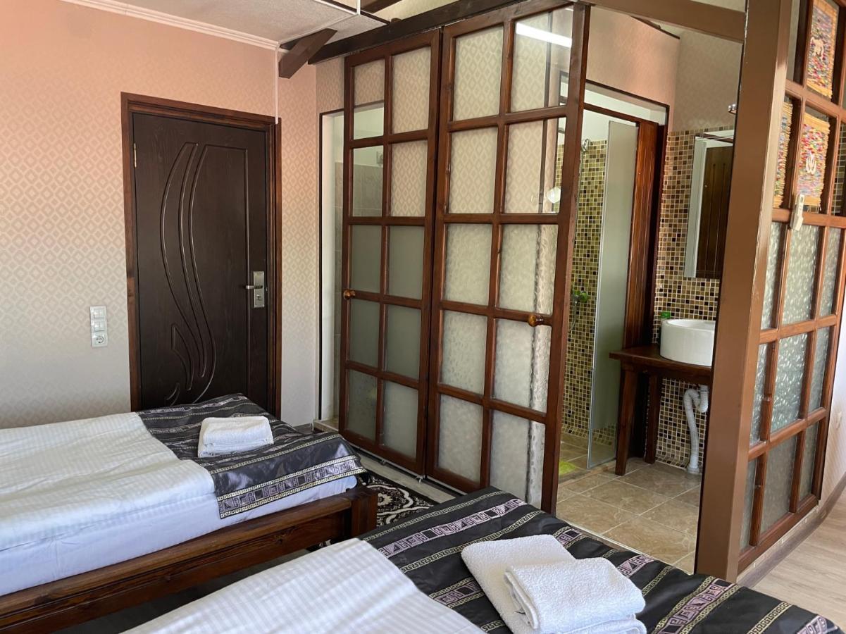 Eco House Hotel Osh Buitenkant foto