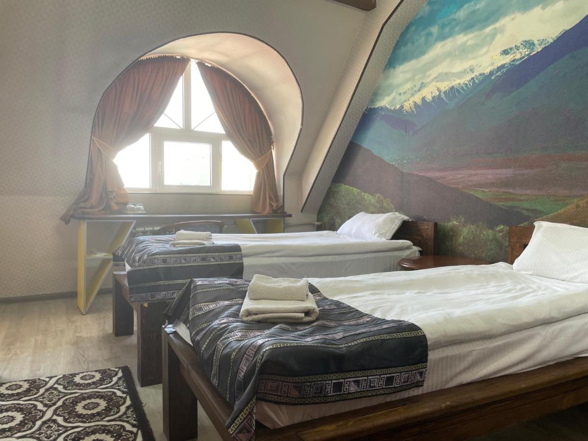 Eco House Hotel Osh Buitenkant foto
