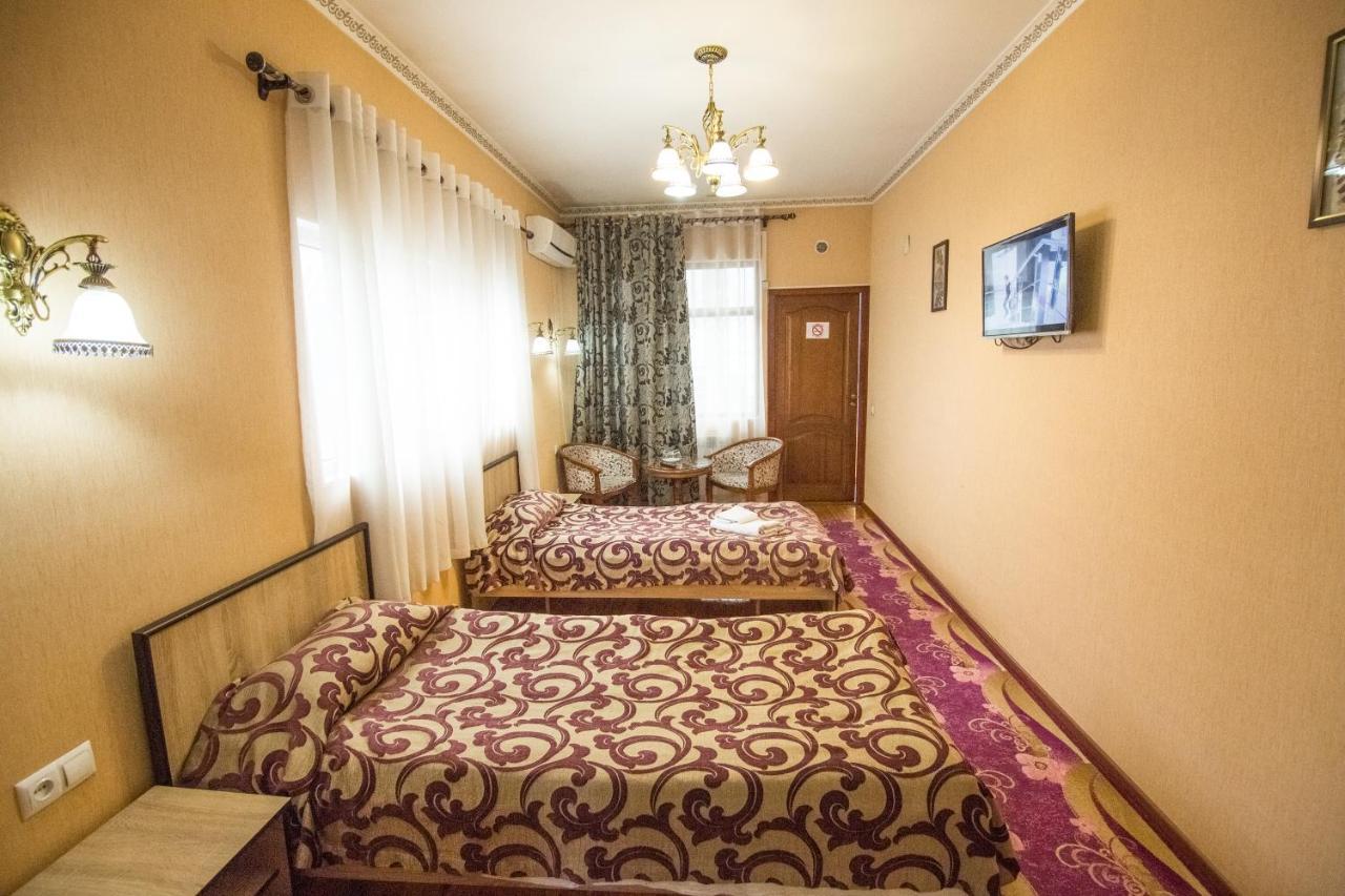 Eco House Hotel Osh Buitenkant foto