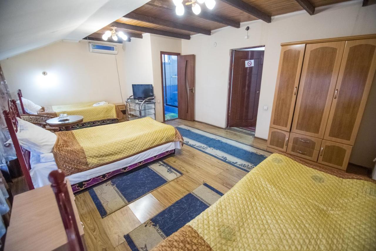 Eco House Hotel Osh Buitenkant foto