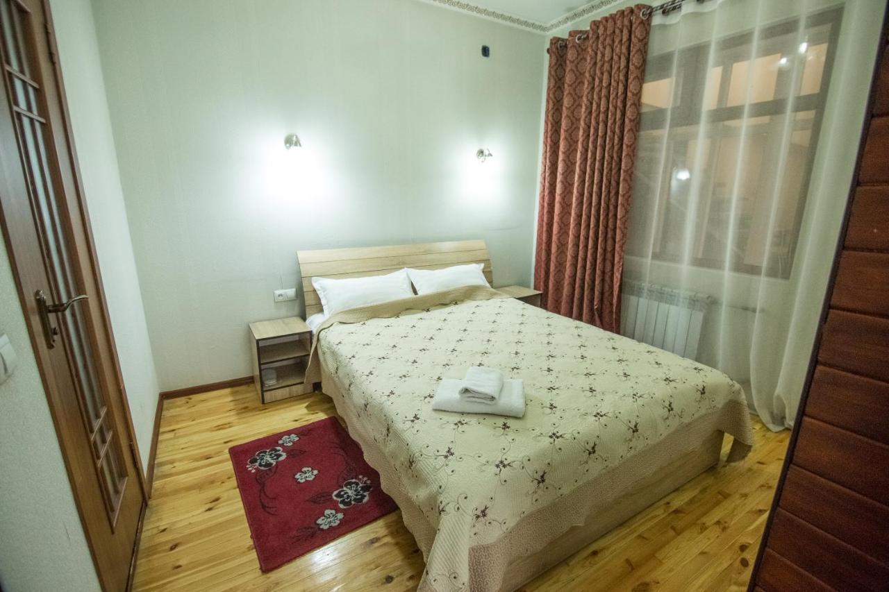 Eco House Hotel Osh Buitenkant foto